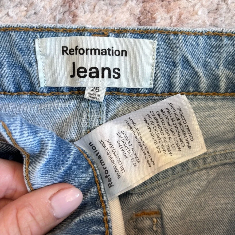 Reformation Jeans Wilder High Rise Wide Leg Cropped Jeans Faded Whiskering Blue - Picture 6 of 6